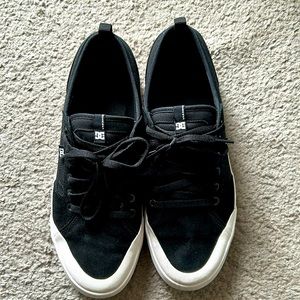 Men’s DC black shoes
